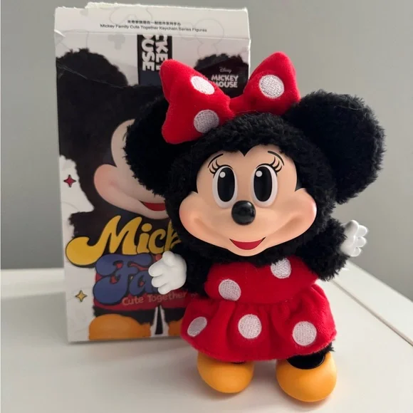 Pop Mart MICKEY FAMILY CUTE TOGETHER KEYCHAIN PLUSHIE - Minnie - Picture 1 of 5